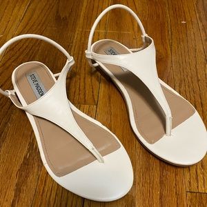 white steve madden behind the ankle sandals